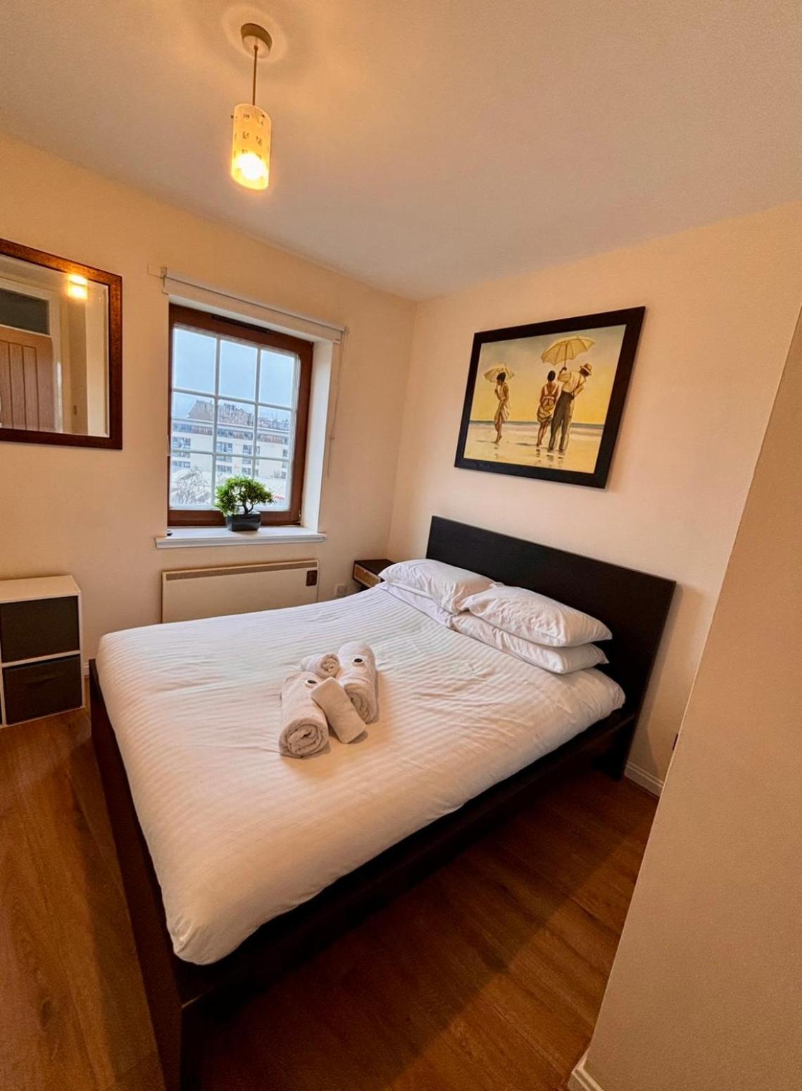 Sunshine On Leith. The River View Apartment! Edimburgo Camera foto