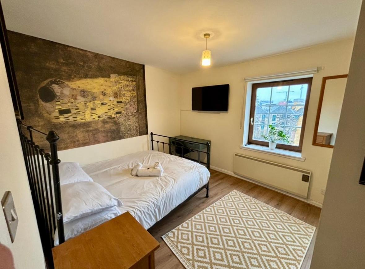 Sunshine On Leith. The River View Apartment! Edimburgo Camera foto